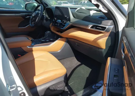 2024 Toyota Highlander Platinum z USA, uszkodzony, nr VIN 5TDKDRBH9RS556337